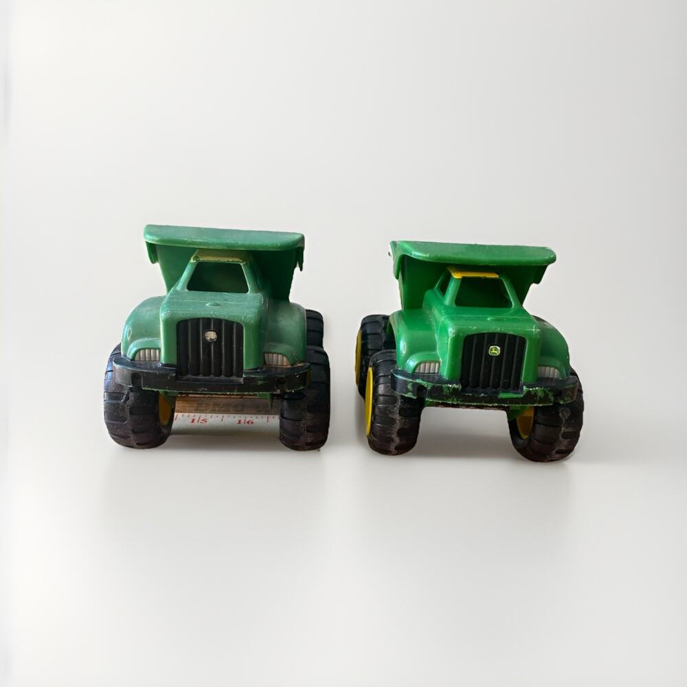 JOHN DEERE KIDS BIG SCOOP DUMP TRUCK TOY PLASTIC‎ 6" Lot Of 2